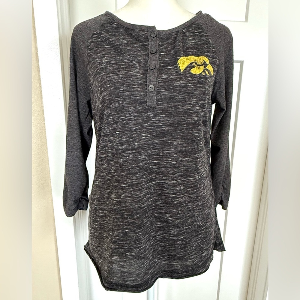 Colosseum Iowa Hawkeyes Dark Gray Henley Long Sleeve Shirt Women’s Medium